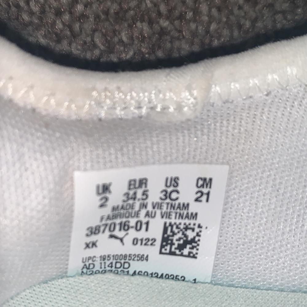 BRAND NEW Girls Size 3 Puma Athletic Sneakers - Picture 6 of 6